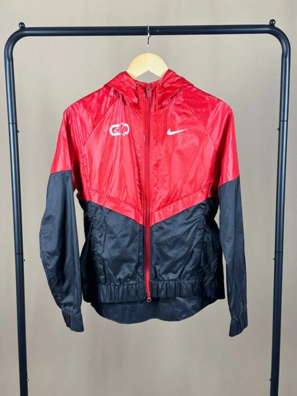 Nike CJSAA 2017 Red Black Hooded Windbreaker Jacket Women’s Size Small - Picture 1 of 14